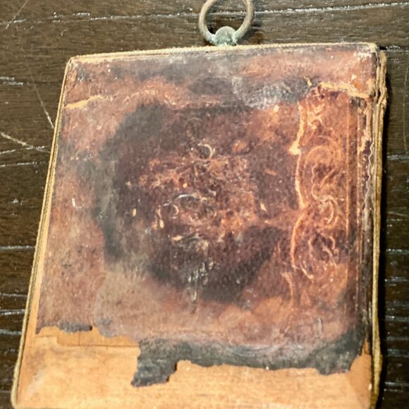 Victorian Valentines Cherub & Lady Die-Cut in Embossed Leather Frame 4"x3.5" - Picture 5 of 5